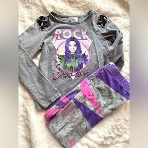 D Signed Disney Descendants Rock That Crown Mal Outfit